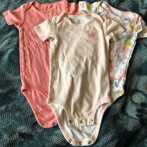 5 for $15 💙. Carter’s 3 piece Onesie Set - 18 months